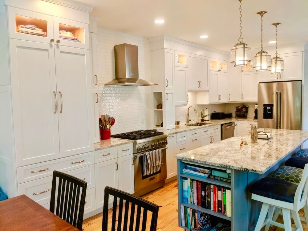 White shaker Forevermark cabinets installed in a Palm Beach County kitchen